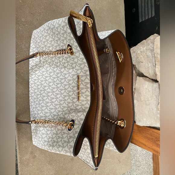 Michael Kors… Vanilla-Large-Long drop Satchel - Picture 2 of 5